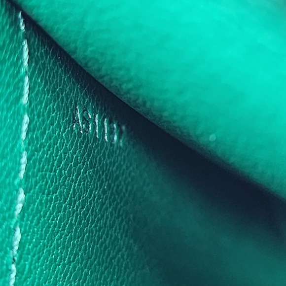 Louis Vuitton Twist MM Green Python $8700 - Picture 11 of 12